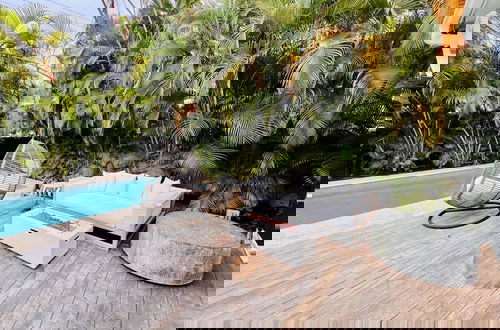 Foto 16 - Poolside Paradise: 4BR w Pool and Mini Playground!