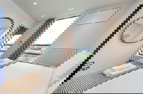 Foto 8 - Elegant Two-bedroom Apartment in Vibrant Poplar