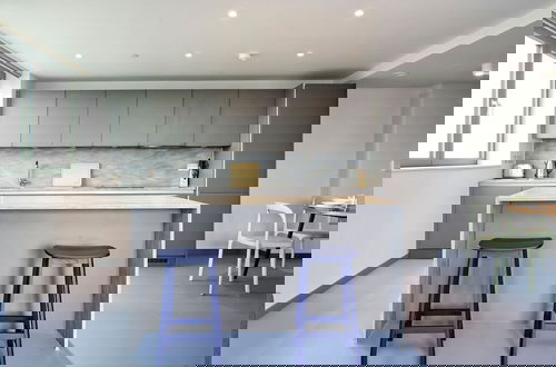 Foto 13 - Elegant Two-bedroom Apartment in Vibrant Poplar