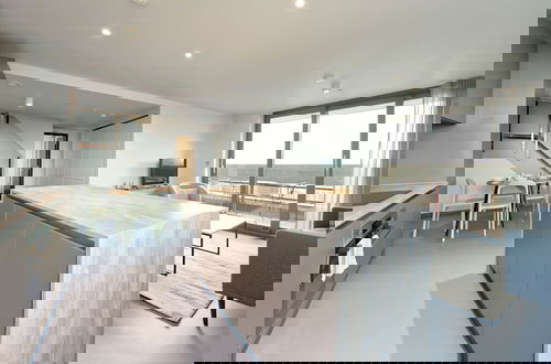 Foto 5 - Elegant Two-bedroom Apartment in Vibrant Poplar