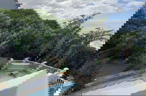 Photo 13 - Sunshine Modern Retreat