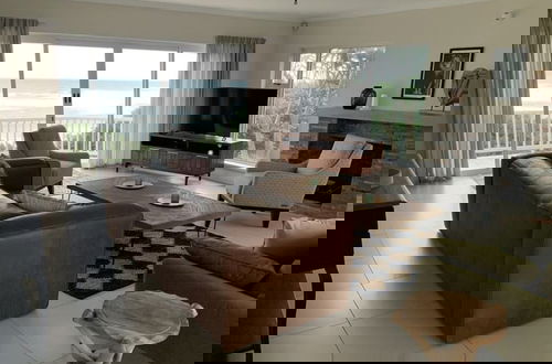 Photo 11 - Sunshine Modern Retreat