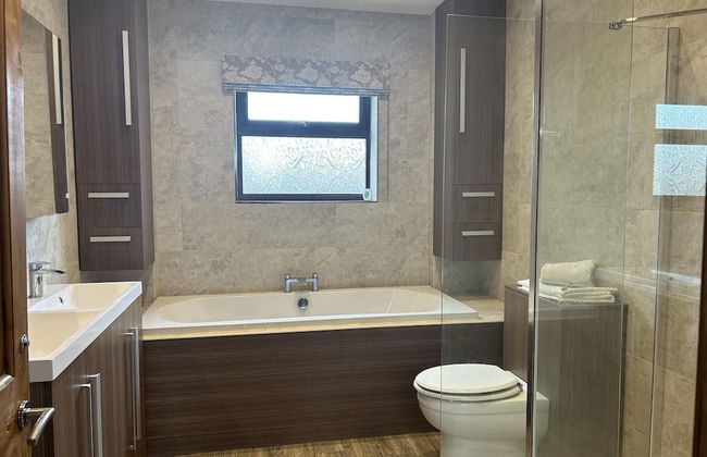 Wonderful 4 Bedroom Cottage Sleeps 8 - Foto 18