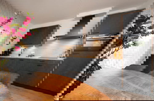 Foto 8 - Attractive Apartment With a View