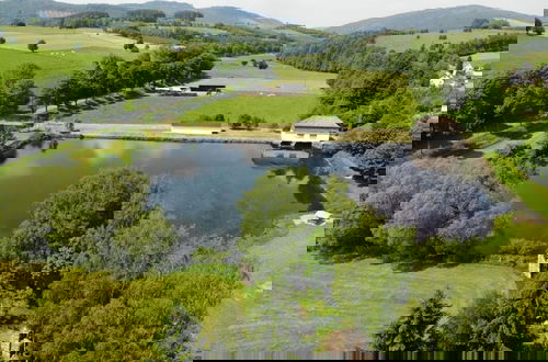 Photo 8 - Modern Retreat by the Lake