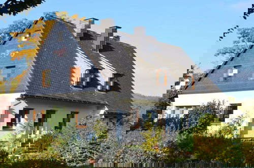 Photo 18 - Modern Retreat by the Lake