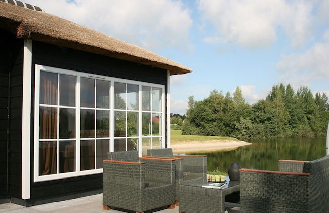 Stylish Woodland Chalet - Photo 26