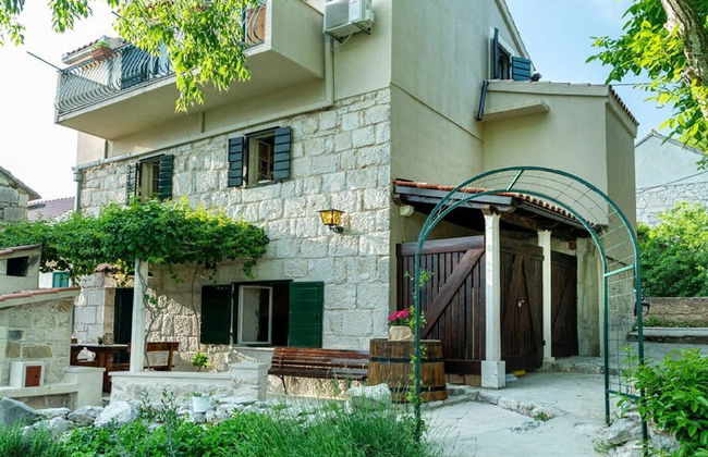 Authentic Stone House Lola - Photo 52