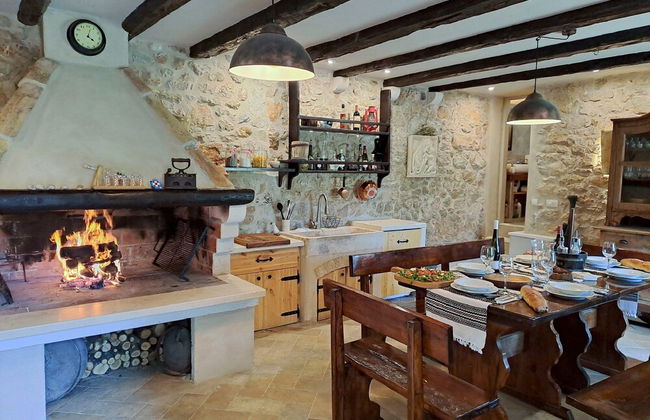 Authentic Stone House Lola - Photo 7