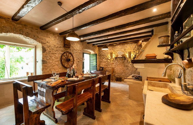 Authentic Stone House Lola - Photo 23
