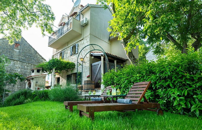 Authentic Stone House Lola - Photo 47