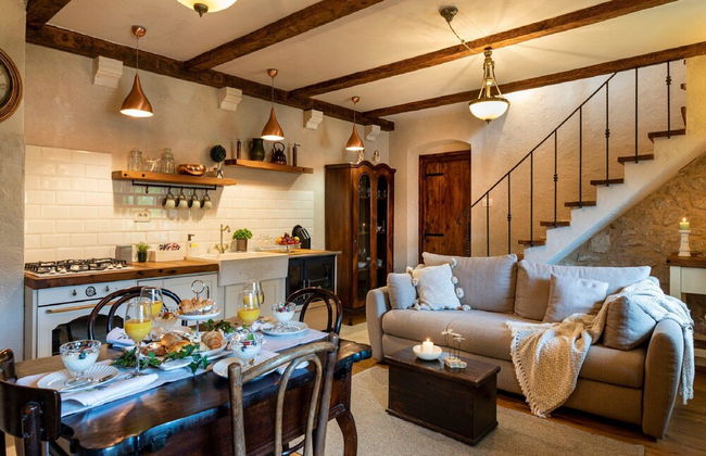Authentic Stone House Lola - Photo 16