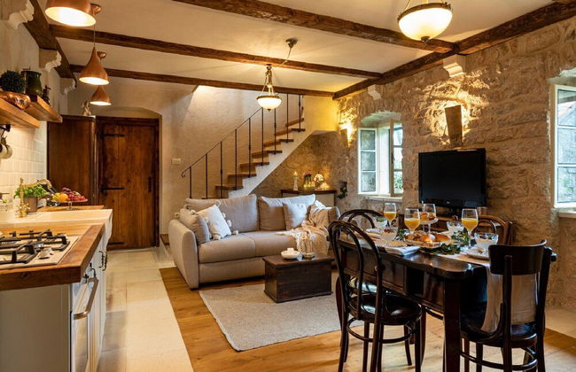 Authentic Stone House Lola - Photo 11