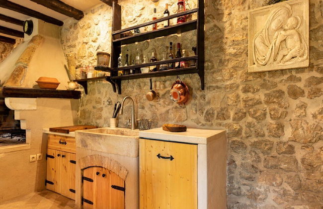 Authentic Stone House Lola - Photo 8