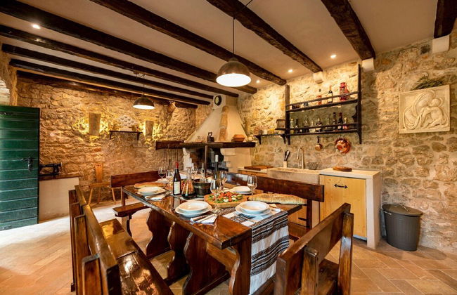 Authentic Stone House Lola - Photo 22