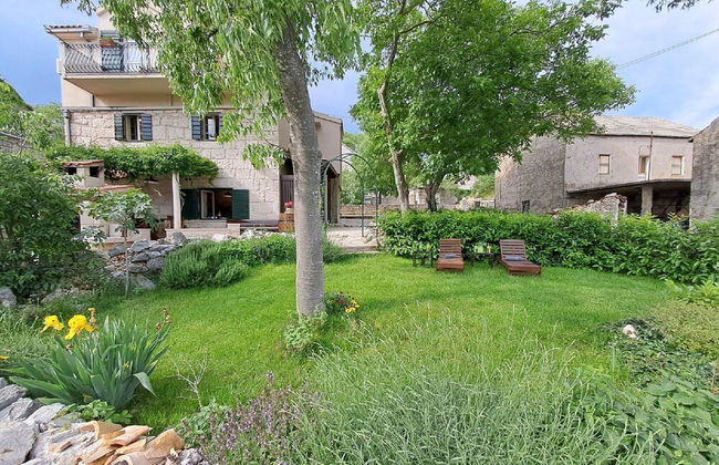 Authentic Stone House Lola - Photo 51