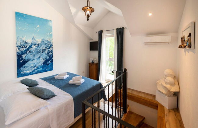 Authentic Stone House Lola - Photo 2