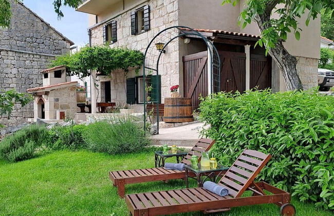 Authentic Stone House Lola - Photo 46
