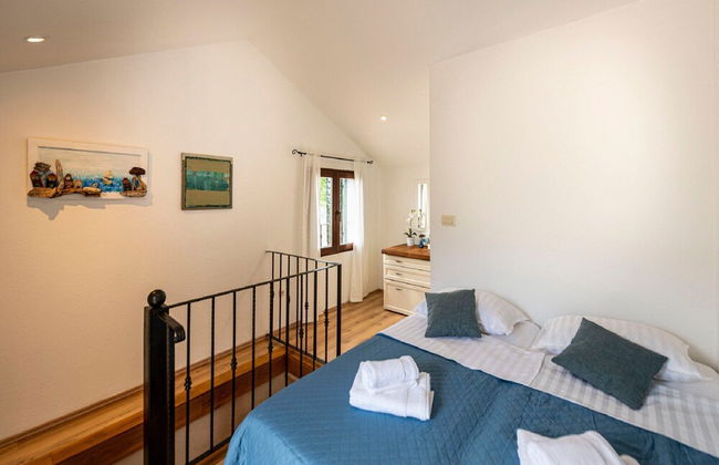 Authentic Stone House Lola - Photo 3