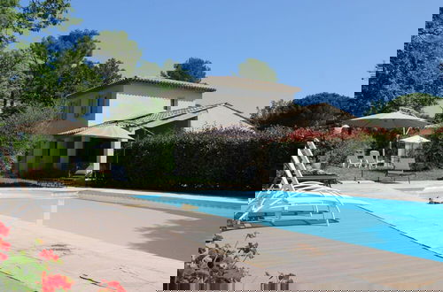 Foto 16 - Magnificent Holiday Home With Pool