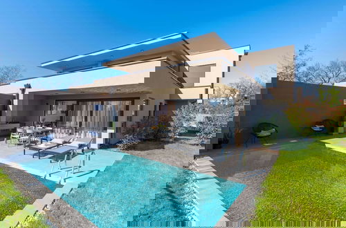 Foto 1 - Stylish Apartment With Private Swimming Pool