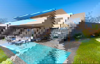 Foto 1 - Stylish Apartment With Private Swimming Pool