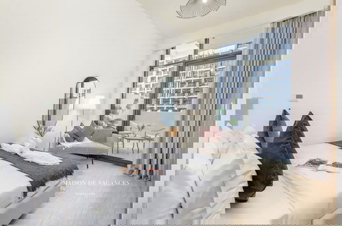 Photo 1 - Large Balcony Studio 10 Minutes From Dubai Mall