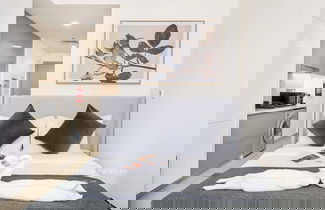 Photo 3 - Large Balcony Studio 10 Minutes From Dubai Mall