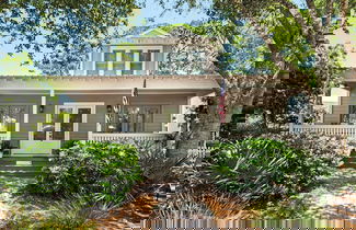 Foto 1 - Spacious Home: 5br/4.5ba, Sleeps 12, Beach Access, Cool Covered Back Porch!
