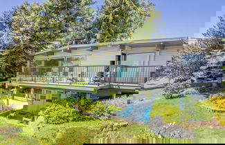 Photo 1 - Sunny Side Island Retreat by Avantstay Backyard