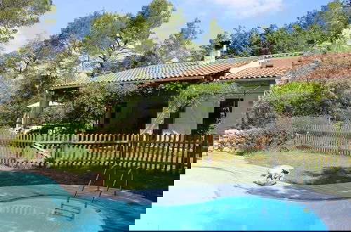 Foto 19 - Holiday Home in Lorgues With Private Pool