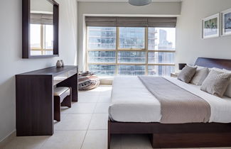 Photo 2 - Stylish + Bright 1BR With Dubai Marina Views