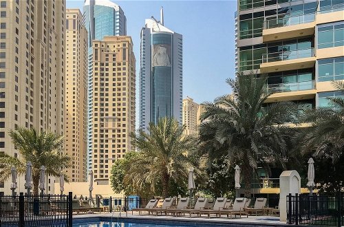 Photo 2 - Stylish + Bright 1BR With Dubai Marina Views