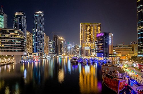 Photo 5 - Stylish + Bright 1BR With Dubai Marina Views