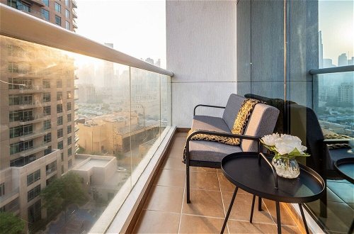 Photo 11 - Modern Rustic Studio Apartment in Downtown Dubai
