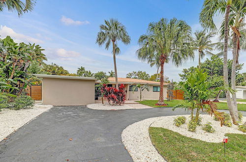 Photo 27 - Trendy Renovated 4 BR Home with POOL