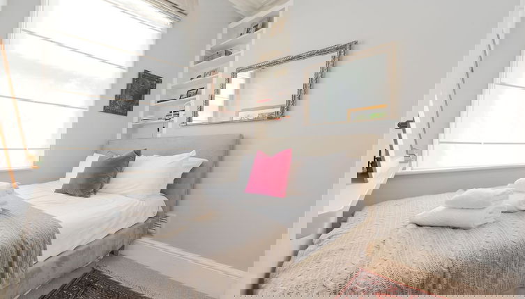 Photo 1 - Charming Flat in Leafy West London by Underthedoormat
