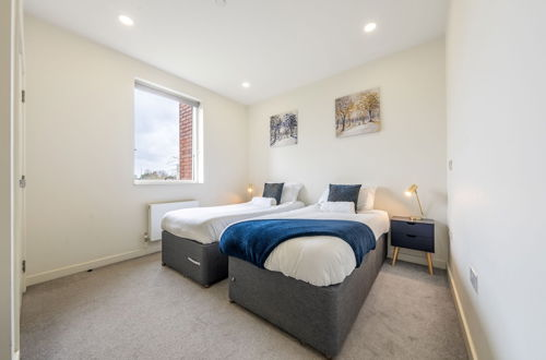 Photo 6 - Luxury 1 Bedroom Serviced Apartment in the Heart of Stevenage