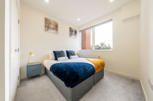 Photo 3 - Luxury 1 Bedroom Serviced Apartment in the Heart of Stevenage