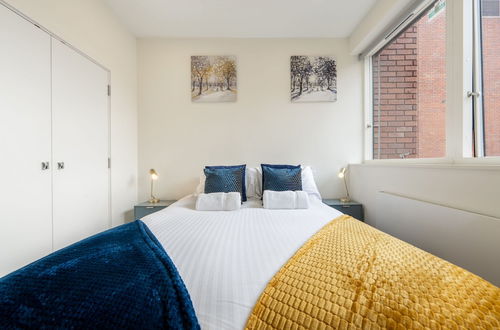 Photo 4 - Luxury 1 Bedroom Serviced Apartment in the Heart of Stevenage