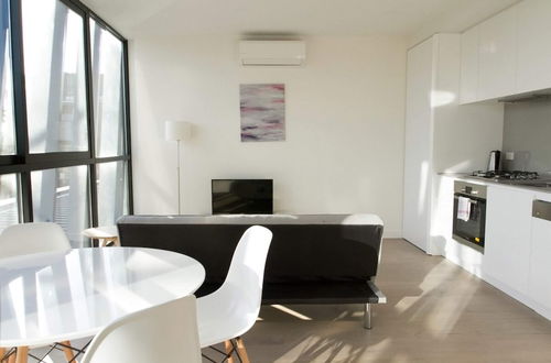 Photo 5 - Modern Light-filled Luxury 1bedroom Apartment in South Melbourne