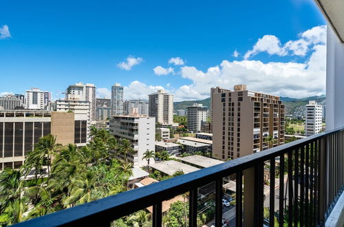 Foto 10 - Deluxe Ocean and City View Waikiki Banyan Condo, Free Parking & Wi-Fi by Koko Resort Vacation Rentals