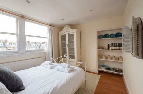 Photo 9 - Panoramic Family Home in Maida Vale