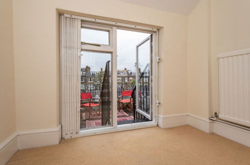 Photo 30 - Panoramic Family Home in Maida Vale