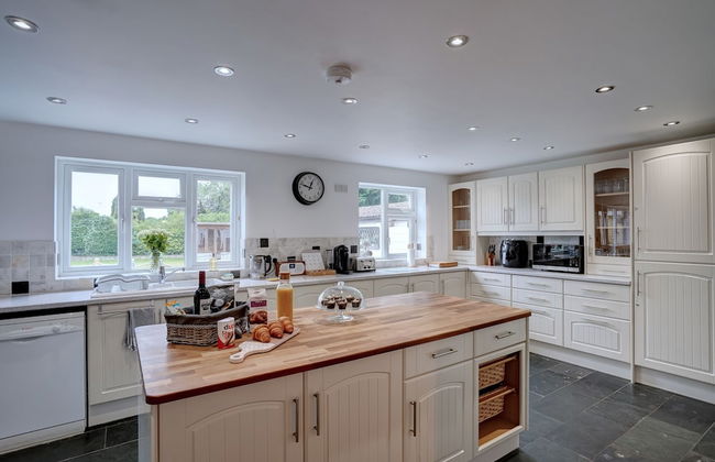 Norfolk Luxe Beach House Sleeps 8 Dog Friendly - Foto 17