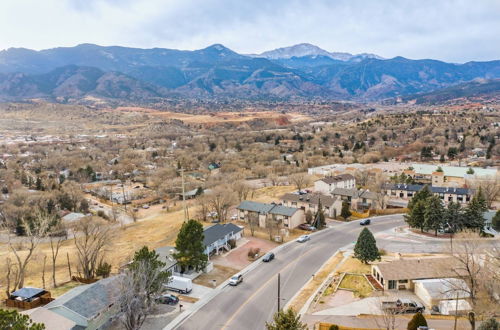 Photo 4 - 2BR Pikes Peak Views Garden of Gods Dog-friendly