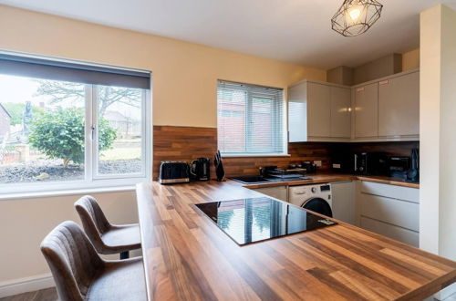 Photo 13 - Impeccable Luxury 2-bed House in Sheffield