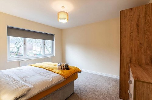 Photo 2 - Impeccable Luxury 2-bed House in Sheffield