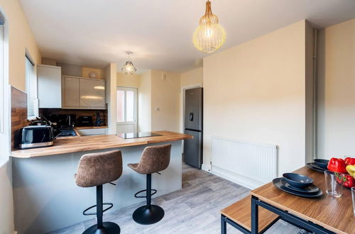 Photo 18 - Impeccable Luxury 2-bed House in Sheffield