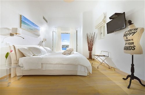 Foto 15 - Luxurious 7 Bedroom Villa in Fokos Beach